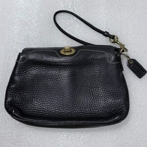Vintage Coach Black Pebbled Leather Turn Lock Wristlet Clutch